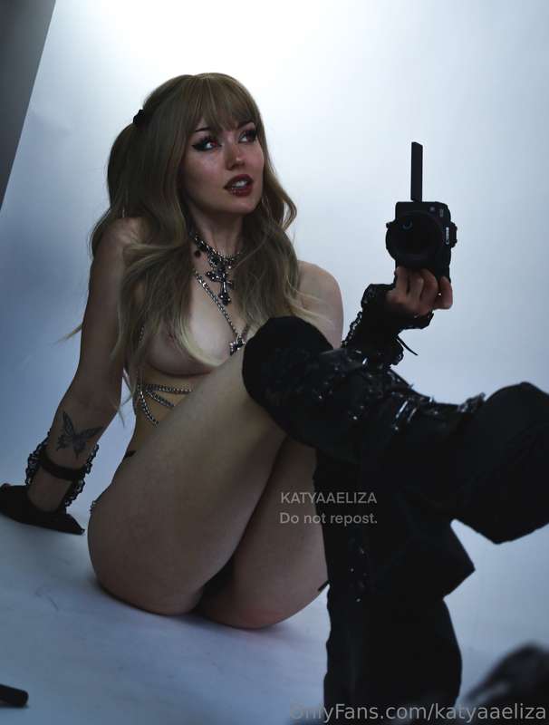 Misa misa cosplay :) 🖤 I will be answering my messages on an.. 4
