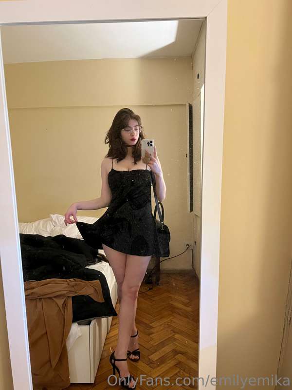 i loove it when the dress ensures a quick undressing process..