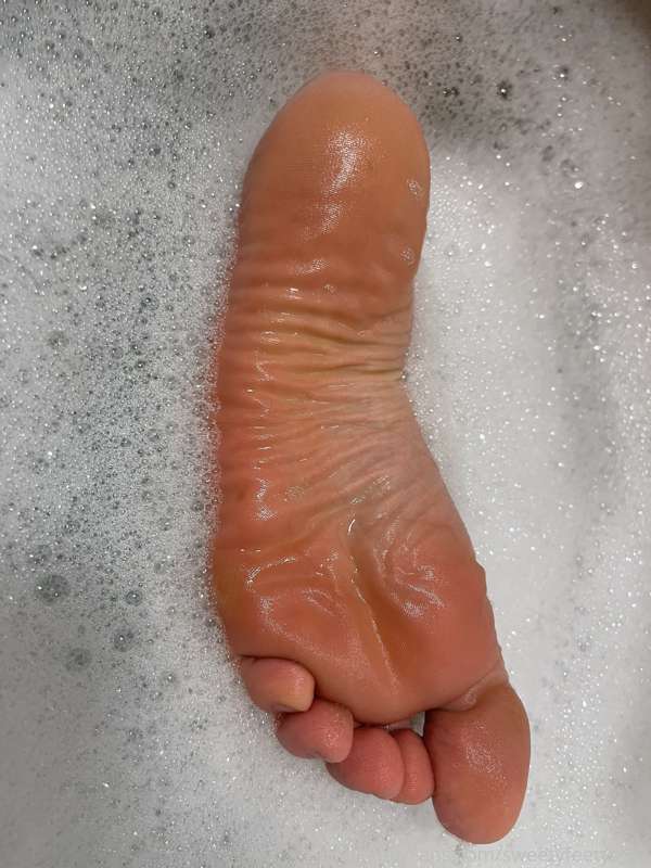 Look how wrinkly those soles get … 🥵🔥 33