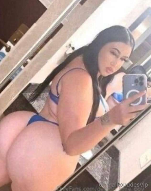 See this curvy baddie and her girlfriends get fucked by huge.. 3