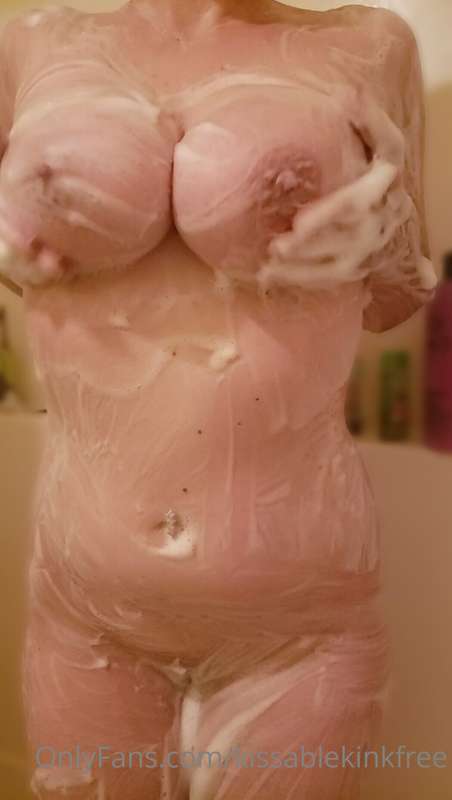 Just some fun screen grabs from my last shower video... ⚠️ S..