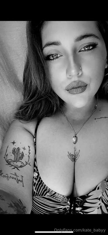 @madisonyouangel⸻Curvy & confident 💋 25 and ready to connect.. 1