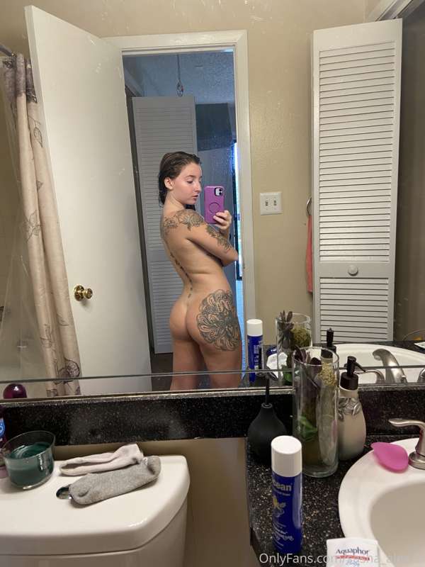 Mirror pics 😍 1