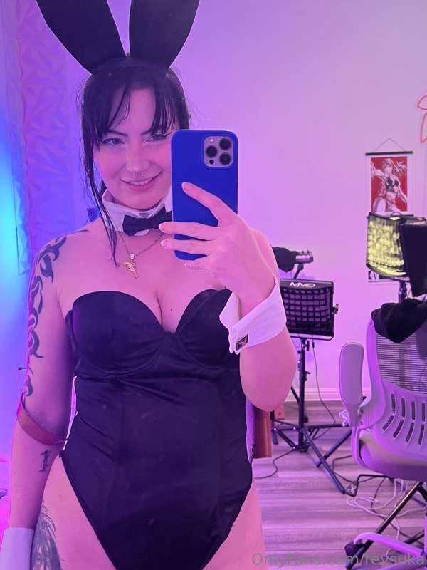 Ever seen a 🐰as hot as me?