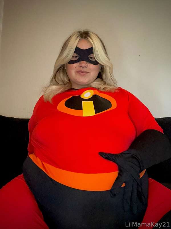Man Elastigirl has let herself go…she can barely do her job,.. 2