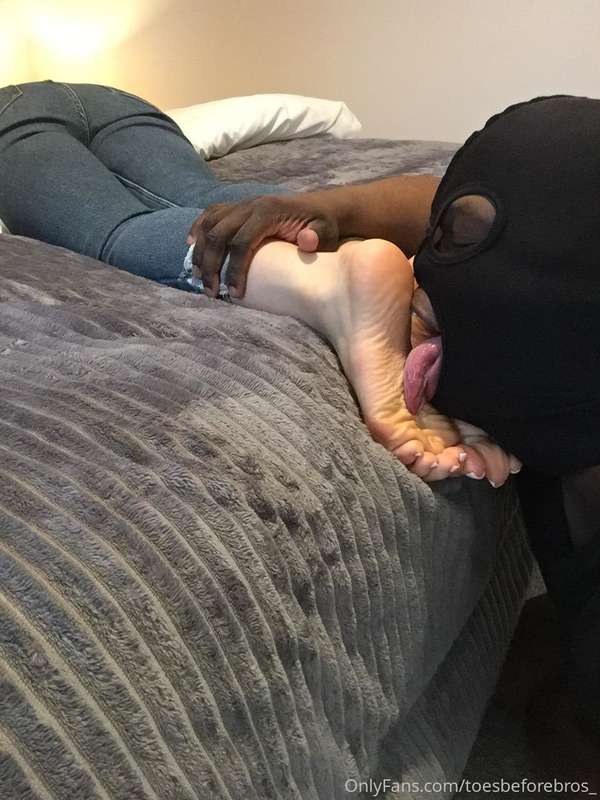 Seeing a beautiful foot model like @eva_rose_feet relaxed wh.. 7