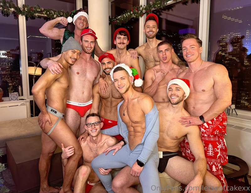 It’s beginning to look a lot like XXXMas… 😈🎄🎁🎅

Just wrapped.. 1