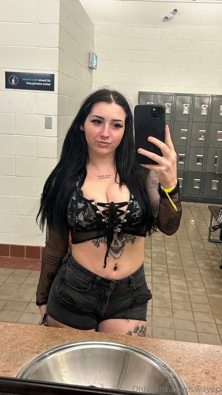 Always in black🖤🖤