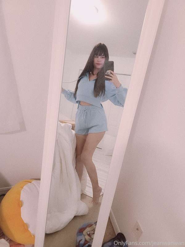 I'm in love with this outfit and now I want the white one to.. 1