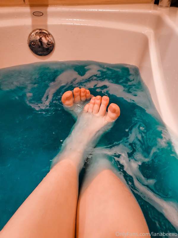 bath bomb feets 2