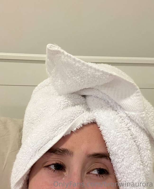 Cry in the shower with me 🤪? 1