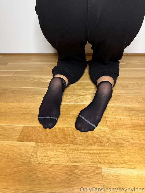 Zeynylons - Onlyfans - 27 Mar, 2025
