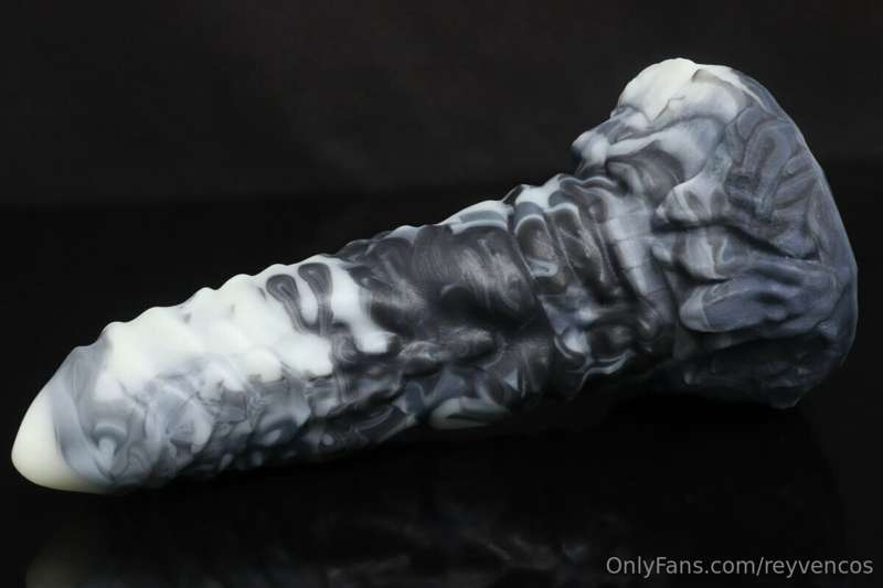 I got two new dragon dildos to fuck! 😤Which is your fave?😈💜