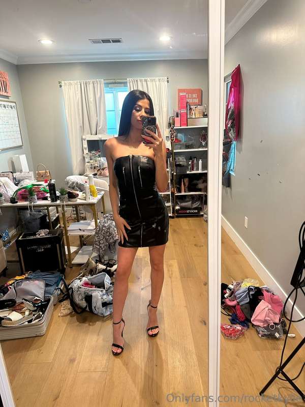 i love little black dresses 🖤