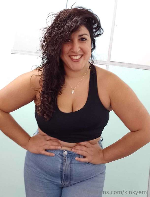 I have a question... Can you help me? Which top do you like .. 1