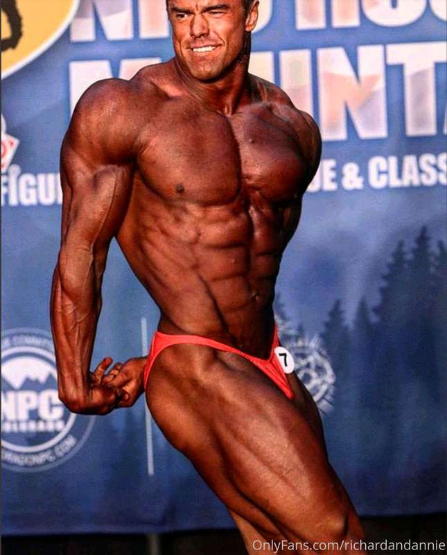 For bodybuilding updates, flexing, NSFW content, and Fitness..