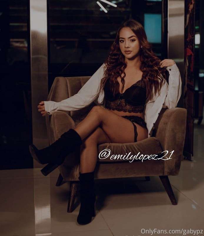 😈 𝕋𝕙𝕖𝕪 𝕤𝕒𝕪 𝕞𝕪 𝕒𝕤𝕤 𝕝𝕠𝕠𝕜𝕤 𝕓𝕖𝕥𝕥𝕖𝕣 𝕨𝕙𝕖𝕟 𝕀'𝕞 𝕠𝕟 𝕞𝕪 𝟜...😈 @emilylo..