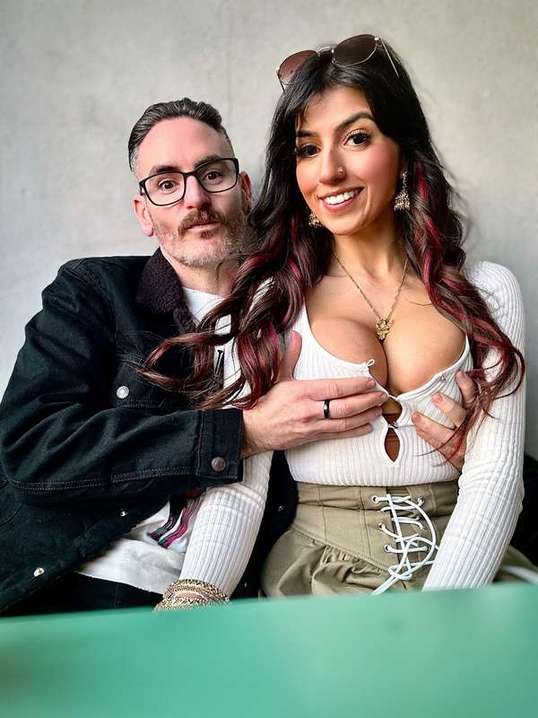 Habibi come to Prague 🇨🇿🇵🇰 Keep swiping to see my tiddies 🙈 .. 12