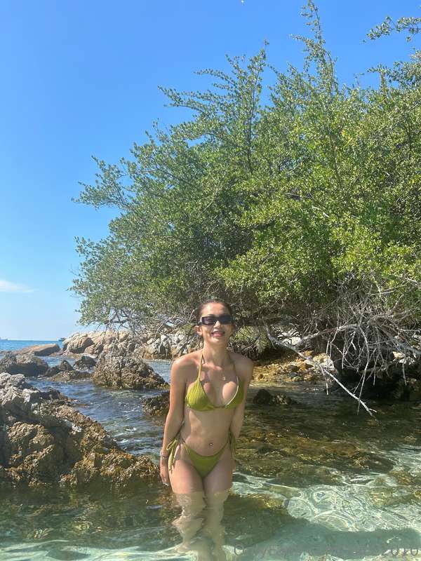 Stuck at Island 🏝️  @alice2010 25