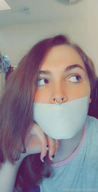 got some microfoam tape, super stickky 😏
also in my jammies... 2