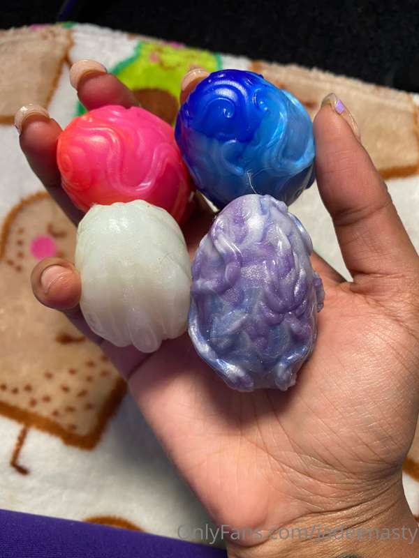 I’m going to shove these in my pussy and push them out cover..