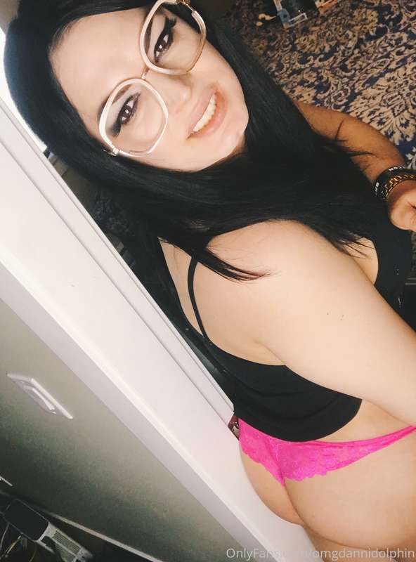 Stay in and keep safe...also worship this booty 🤓☺️🍑✌🏻🐬 2