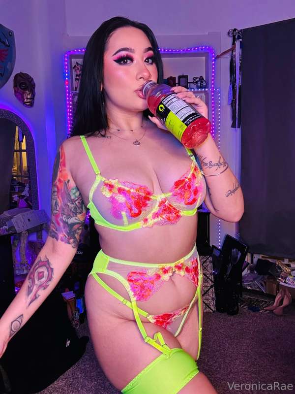 neon dreamzzzz set 💚🩷Pick your favorite photo from the set! .. 32