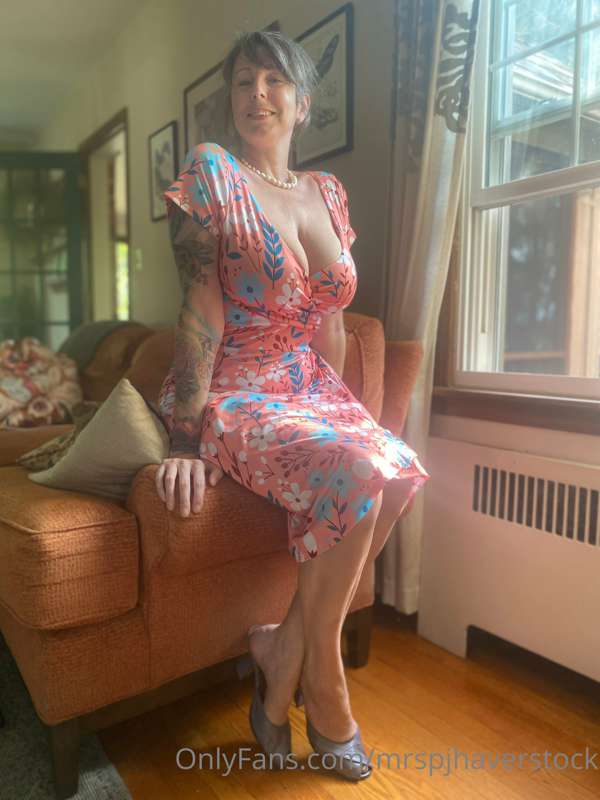 Had some requests for pics in the new dress… #3 is my favori.. 5