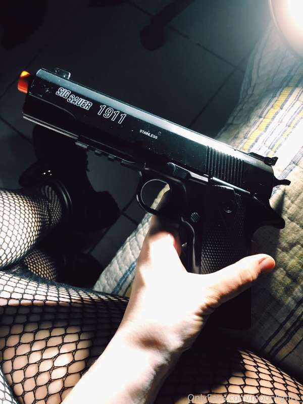 TW/gun play
-make me suck you dry-
(it’s an air soft) 1