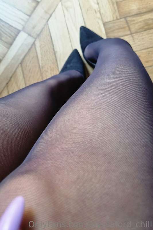 pretty nylon legs for my nylon lovers 💋 3
