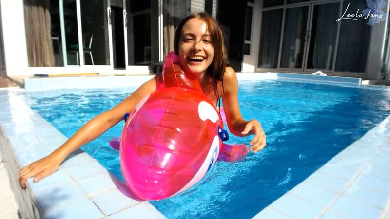 Join me in the pool 🥰🪴 free full video is coming to your DM ..