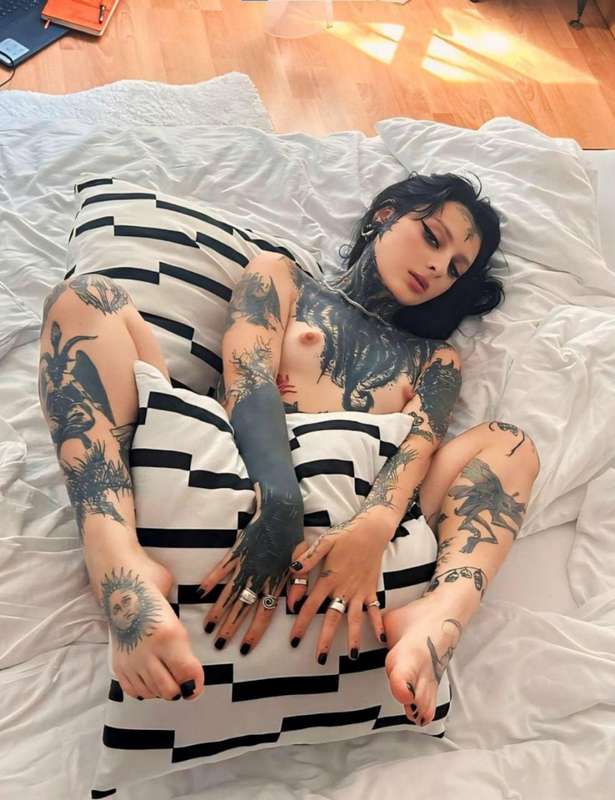 ## THIS CRAZY BITCH LOVES ANAL 🥵 @yo-landi_black Her juicy a..