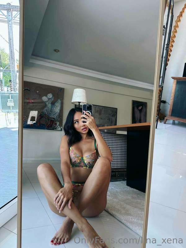 🥵Honey, if you happened to see me changing in front of the m..
