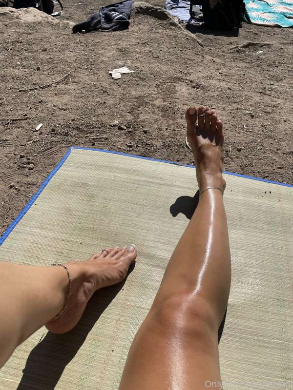 Beach toes 🏝 - I wonder if anyone noticed. Didn’t see anyone.. 23