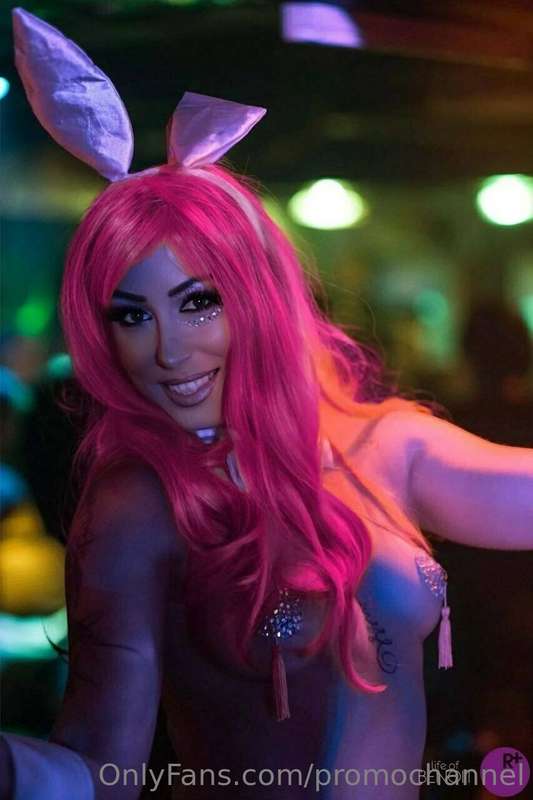 **Ciao sono PINK BUNNY** @pink_strange_bunny *Sono una ragaz..