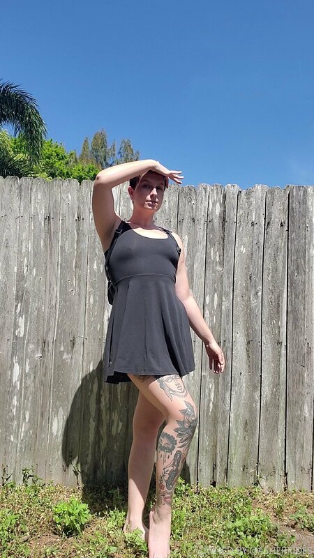 Send me a tip and I'll show you whether I'm wearing panties .. 5