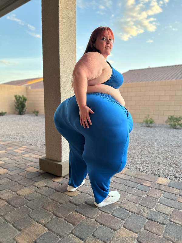 Good morning babes, I like to share with you my fattest angl..