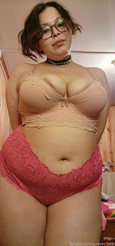 Queen_Bee - Fansly - 17 Dec, 2022