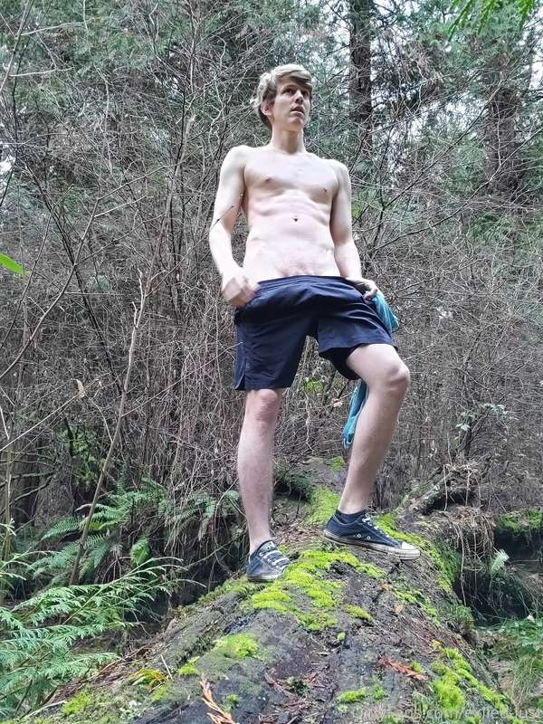 Had a group of hikers pass by while I was doing this. Lucky .. 7