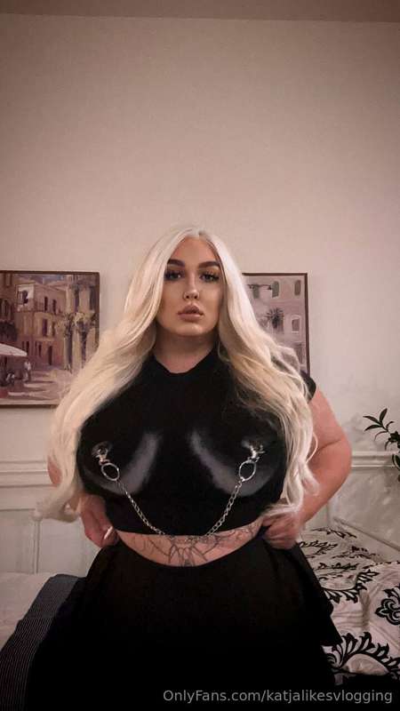 I love this top don't you?