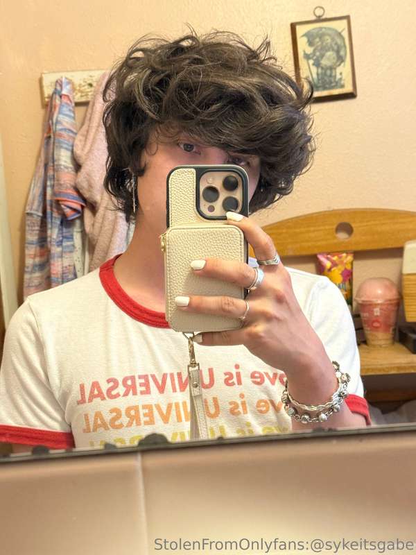 Just a random photo drop of me recently (SFW) :3  2