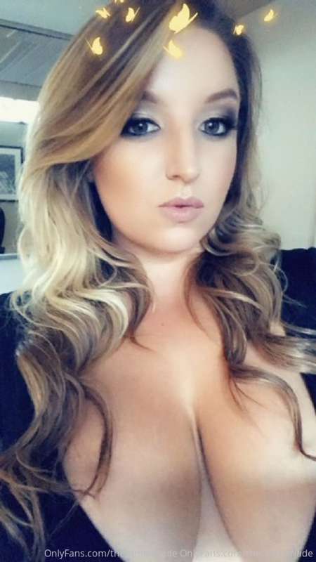 🔥 Everyone go follow the filthy @hattieslay 🔥

💦 408 XXX pic.. 1