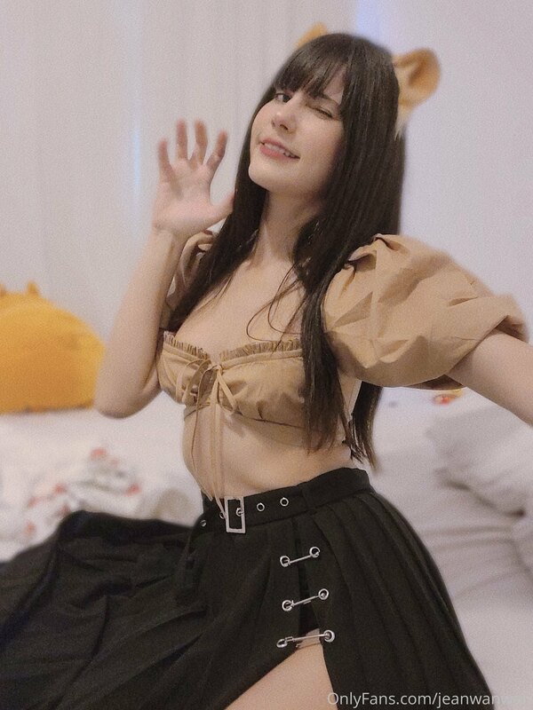 Grrrrrr! Teddy WanWan is here! 
My outfit for today's stream.. 1