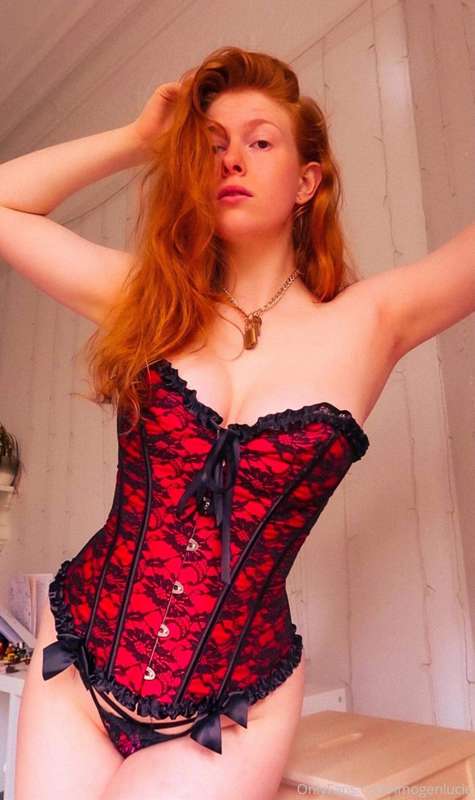 Corsets forever letting me live that slutty renaissance fant.. 2