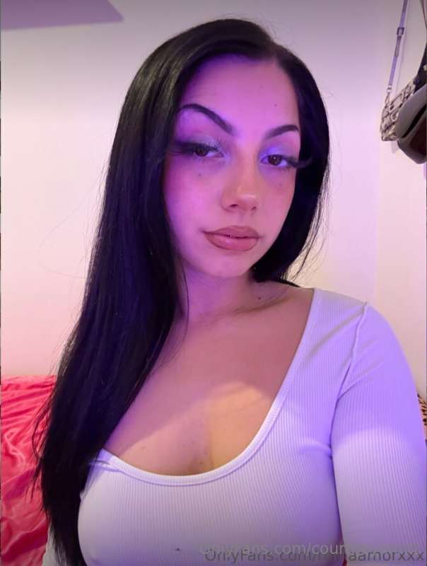 @romaamorxxx is my total fav Barcelona babe! 💖 Shy and affec.. 2