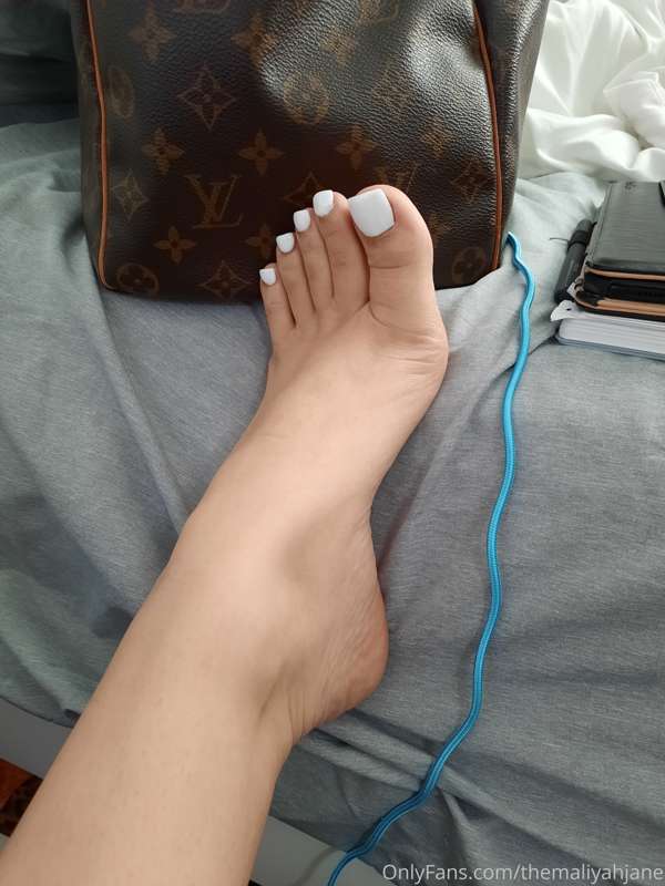 New pedicure!! You guys see these yayo toes first! 1