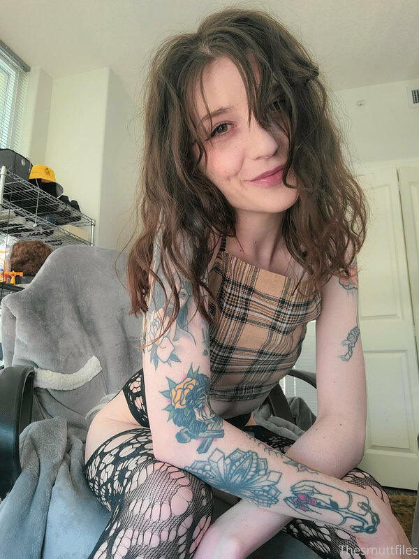 (repost of @thesmutfiles with different photos <3)
Good morn.. 4