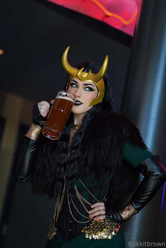 Lady Loki! My wig was killing meeee after shooting this comm.. 1