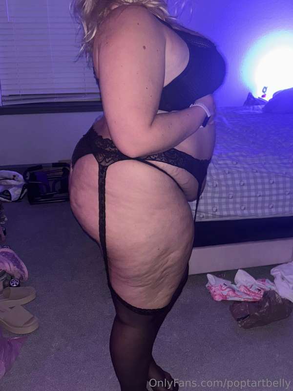Played a bit of dress up last night🥰 (so sorry my room is a .. 21