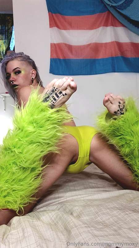 The grinch missed Christmas this year cause she was too busy.. 7